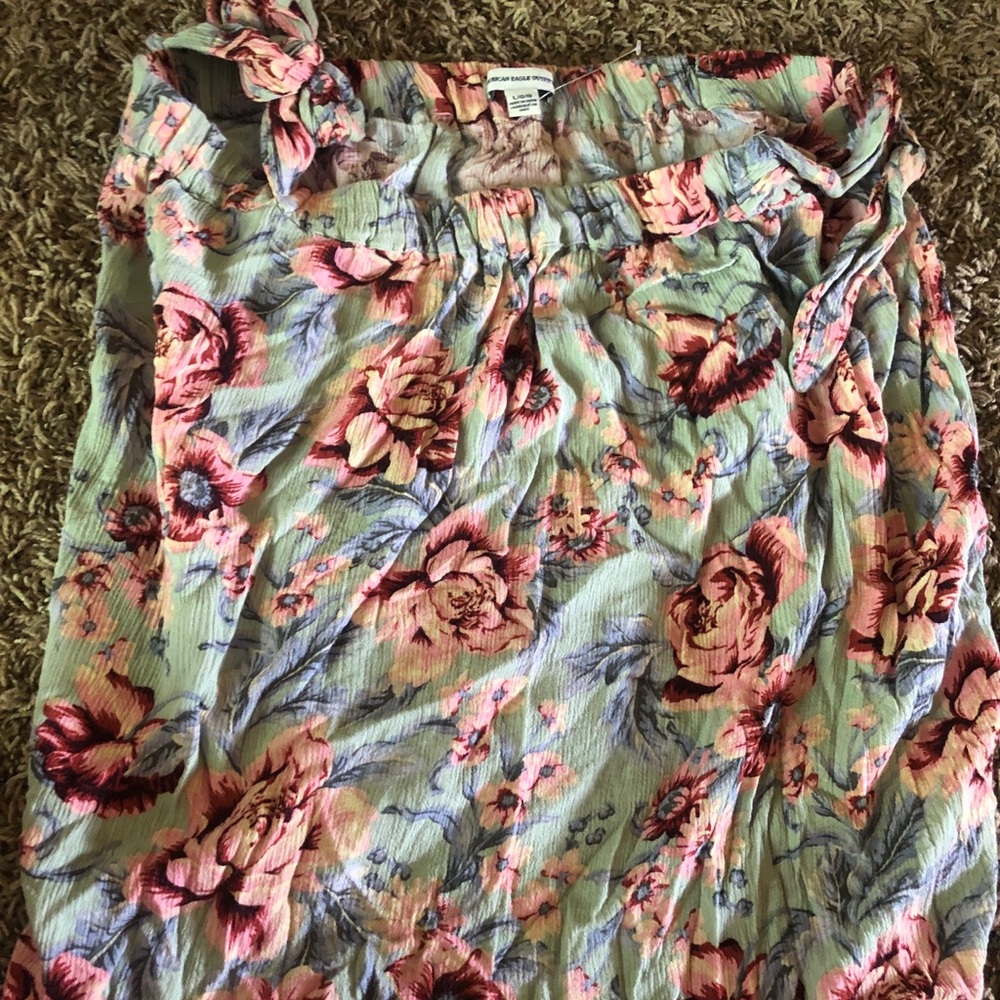Cute American Eagle floral off the shoulder top